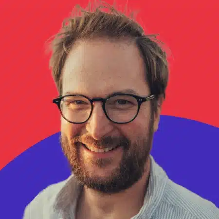 Sebastian Schilling - Interim CFO/COO. He builds finance & people teams for scaling companies and is guest at the 49th episode of Thomas Kohler's The People Factor Podcast.