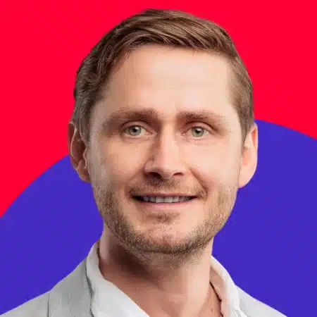 A Portrait of Christoph Drebes, Co-Founder & CEO of Mystery Minds. He is guest at the 111th episode of Thomas Kohler's The People Factor Podcast.